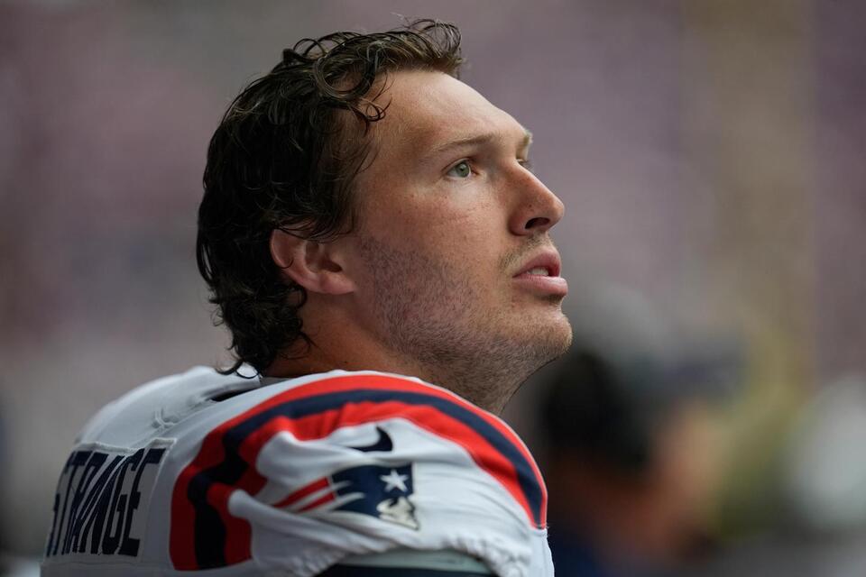 Browns add former first-rounder Cole Strange
