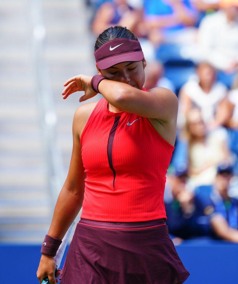 US Open: Rybakina Dominates Raducanu