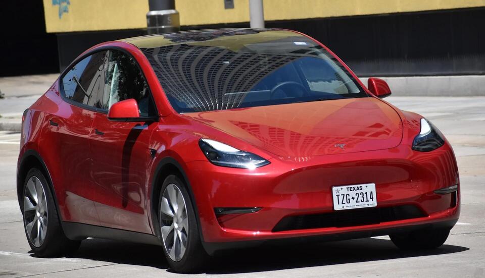 Tesla’s $348 Turn Signal Drama