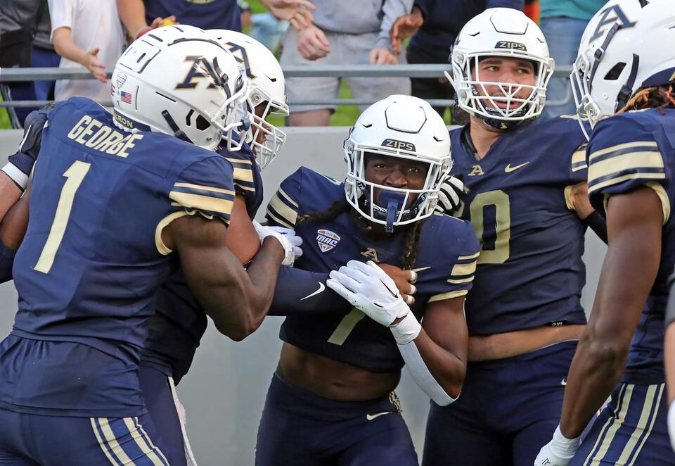 Akron Zips open season with tough loss to Wyoming