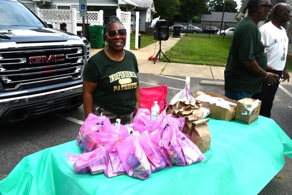 Alumni return to uplift west Charlotte