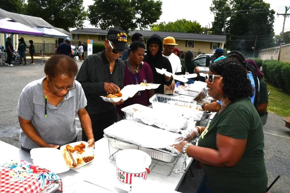 Alumni return to uplift west Charlotte