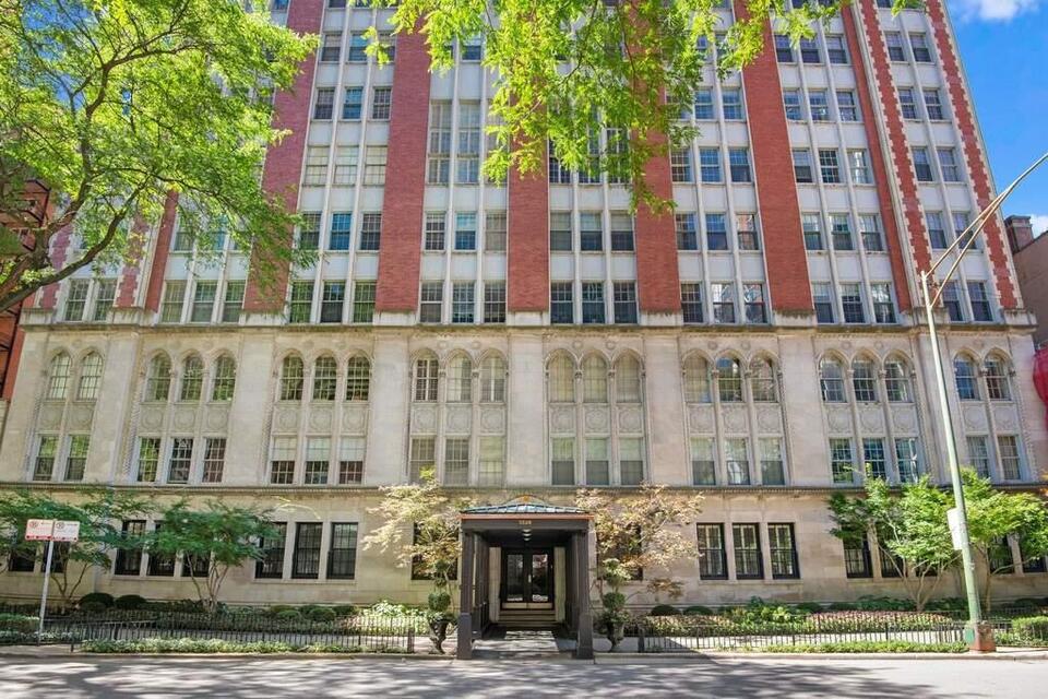Chicago’s mansion moguls swap palaces for penthouse