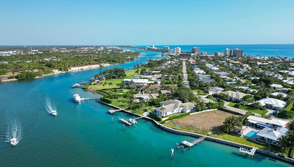 Why Billionaires Keep Tearing Down Mansions