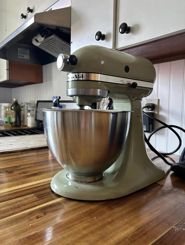Thrift store shopper nabs $16 KitchenAid mixer