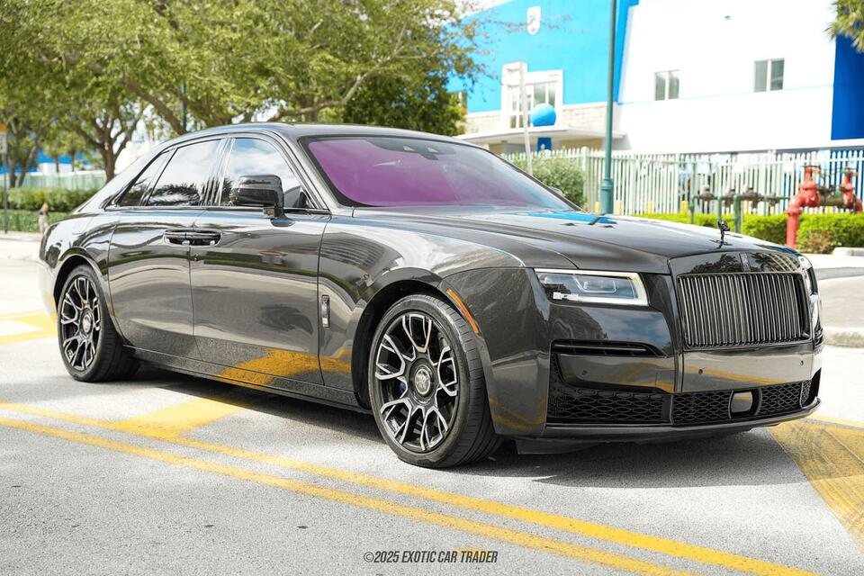This Rolls-Royce Ghost Black Badge Is a Whole Vibe