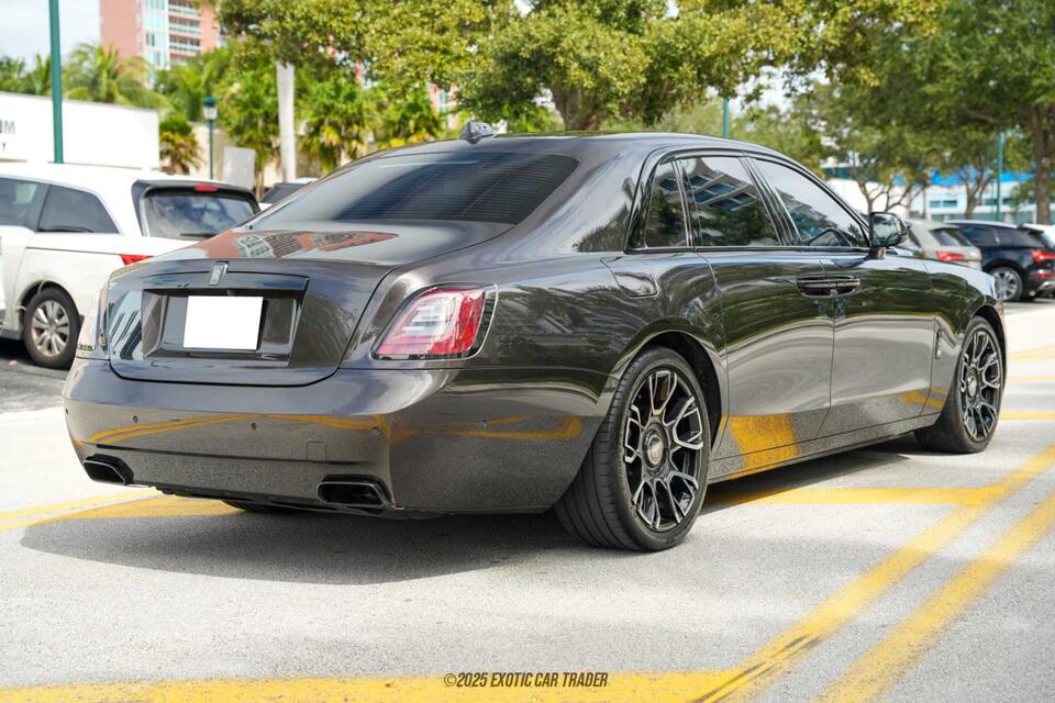 This Rolls-Royce Ghost Black Badge Is a Whole Vibe