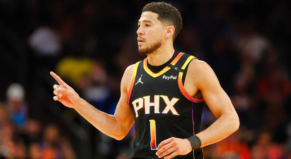 Devin Booker's new look has NBA fans buzzing