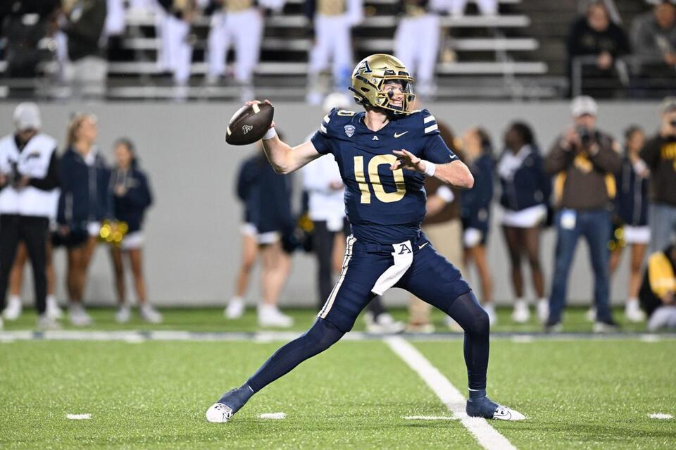 Akron’s defense shines, but offense stalls in Wyoming loss