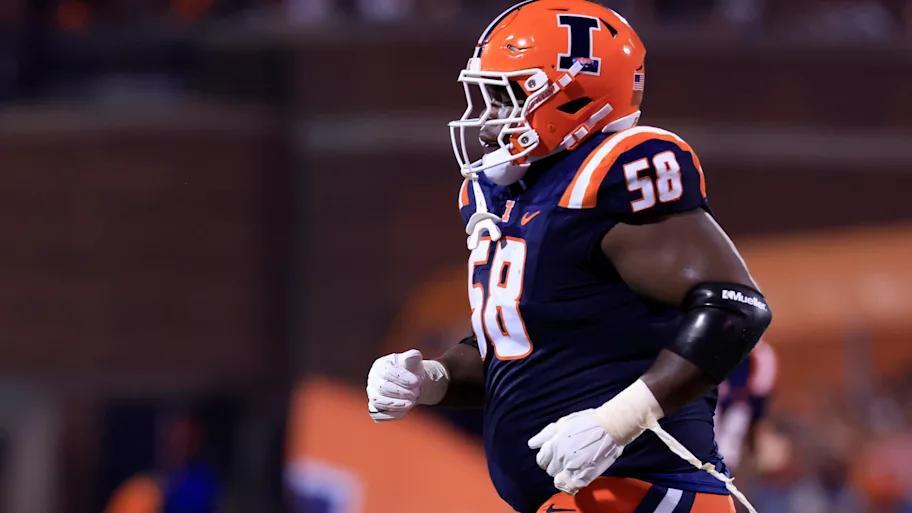 Illinois football fans hold their breath after injury scare