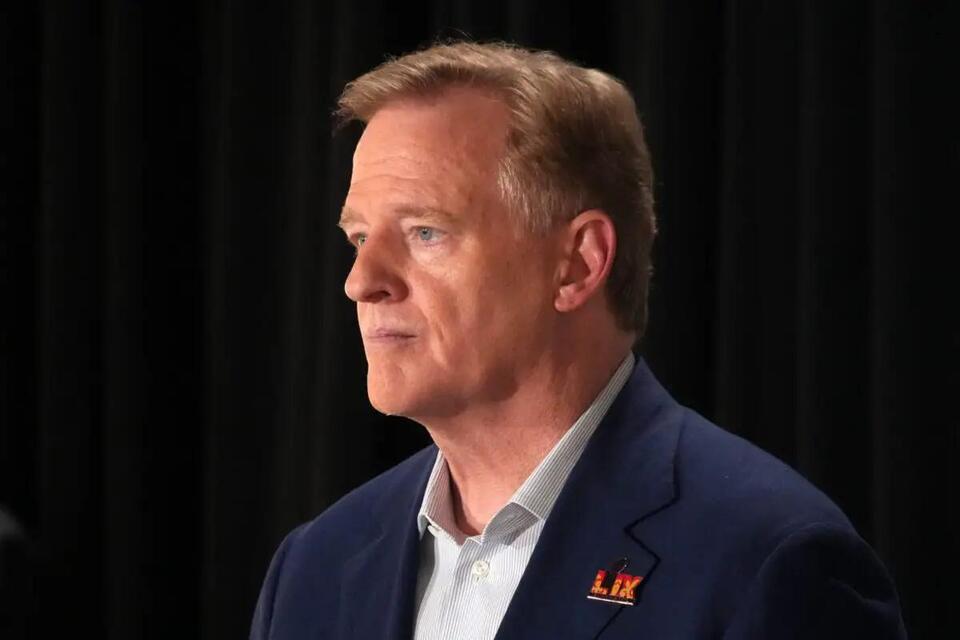 Dolphins Coach Crow Arrested Before Season Opener