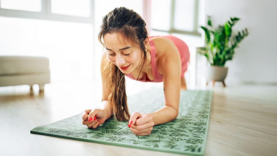 Neck Hurts? Try These 5 Ab Moves!