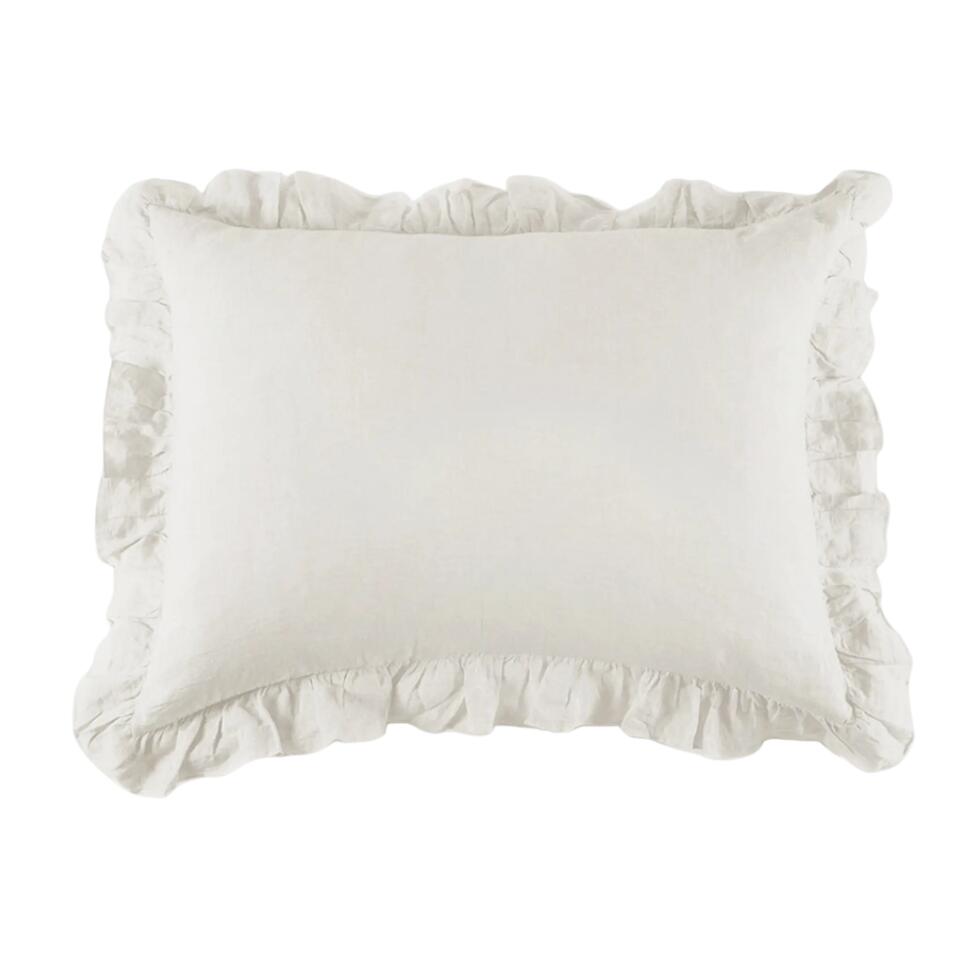 Goldie Hawn’s White Bedding Glow-Up
