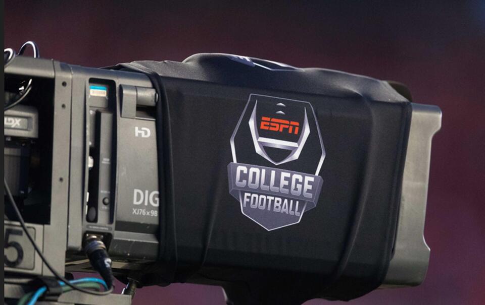 LSU vs Clemson chaos: Reporter shoved by ESPN crew