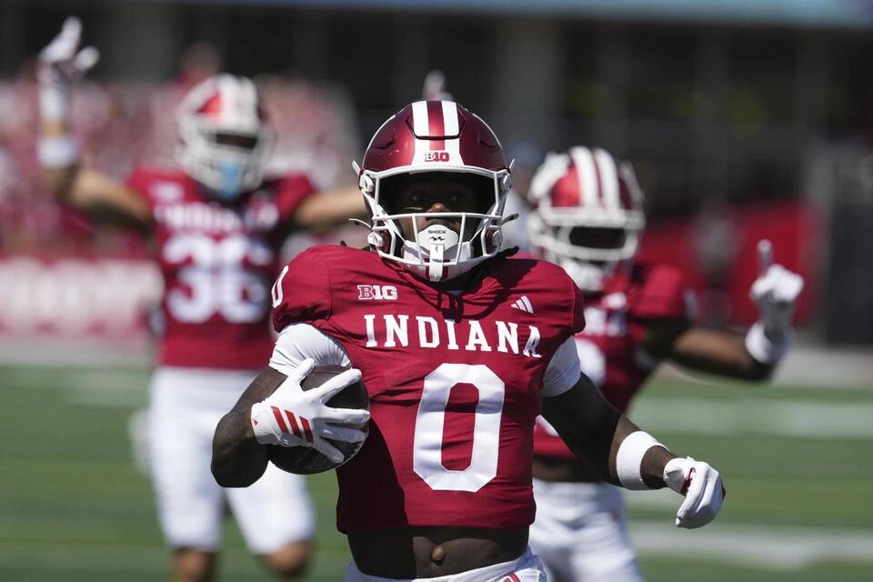 Hoosiers grind out win in Mendoza’s debut