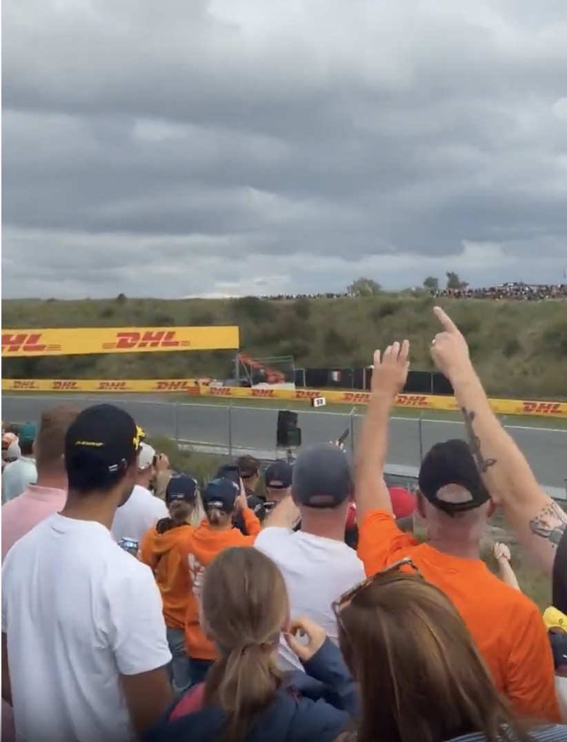 Fans were cheering and singing "Du du du du Lando Norris" for Lando after his dnf😁👍🏻