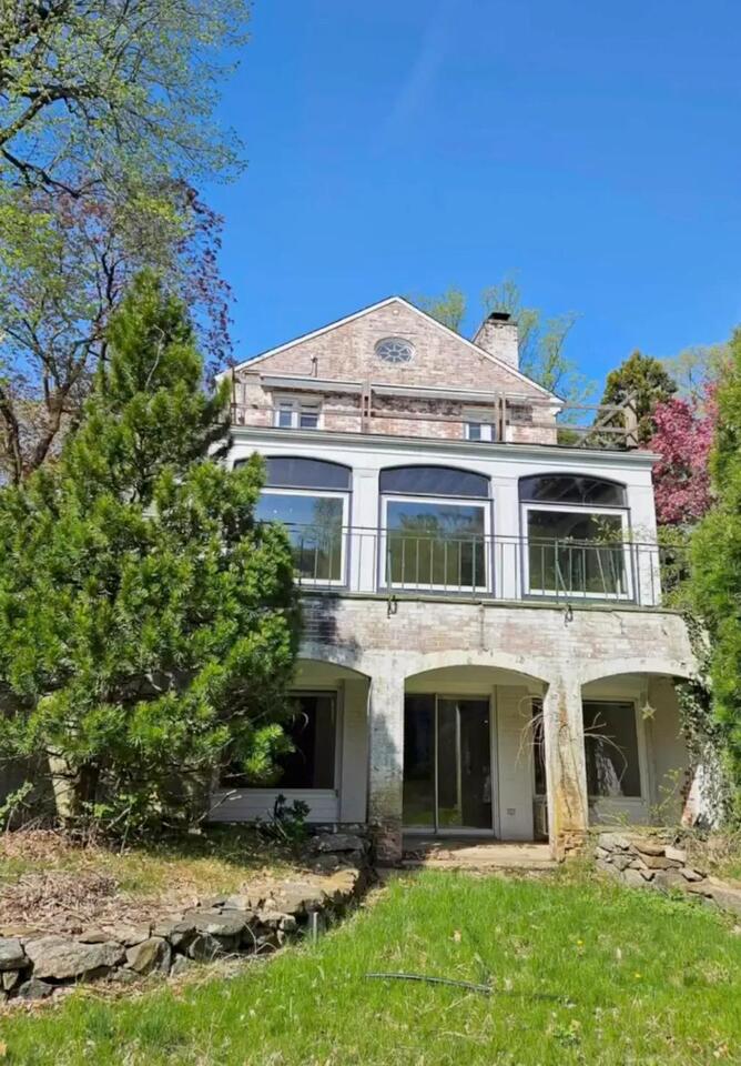 Richard Gere’s old CT mansion torn down for new homes