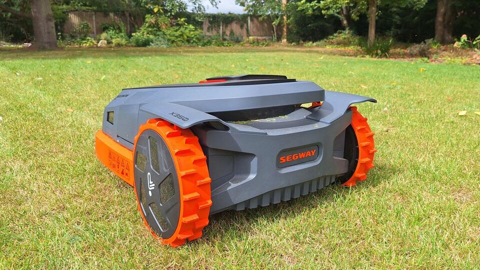 Robot Lawnmowers: The Future of Yard Work?
