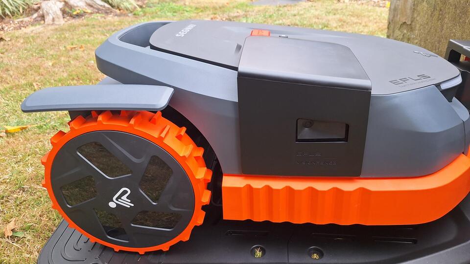 Robot Lawnmowers: The Future of Yard Work?