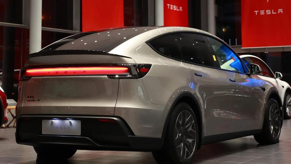 Tesla’s New Model Y L Is Causing a Frenzy