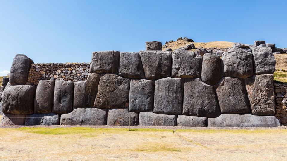 Spanish Tried to Steal Sacsayhuaman’s Stones! 🪨