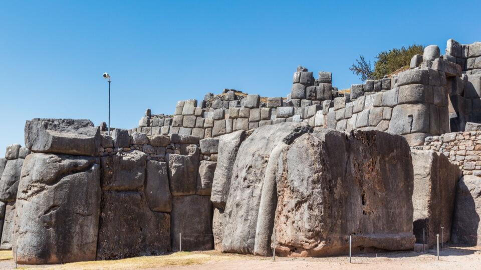 Spanish Tried to Steal Sacsayhuaman’s Stones! 🪨
