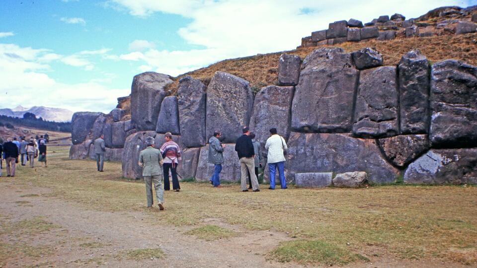 Spanish Tried to Steal Sacsayhuaman’s Stones! 🪨