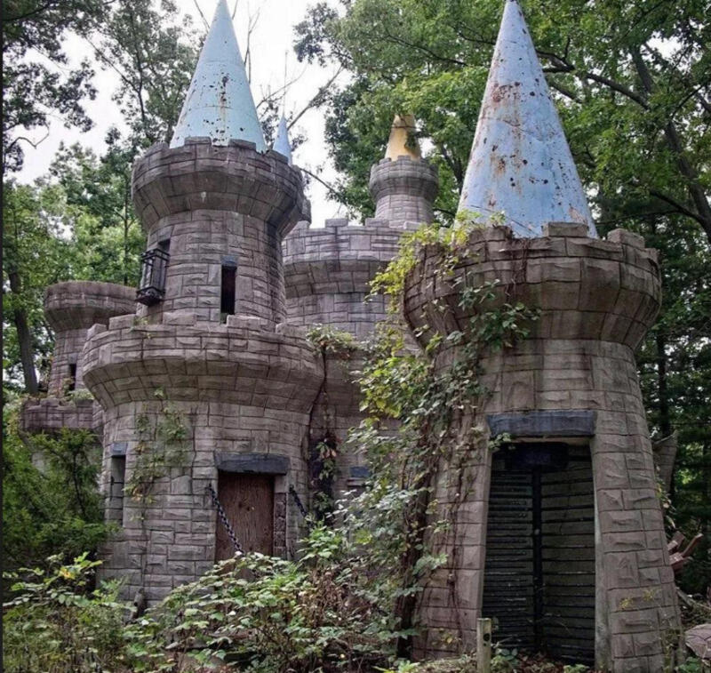 You Won’t Believe 70s Amusement Park Chaos