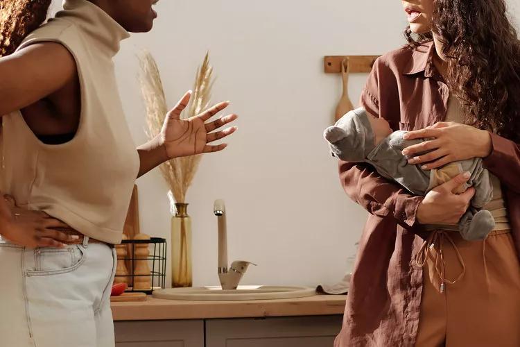 Family drama over baby at Thanksgiving sparks debate