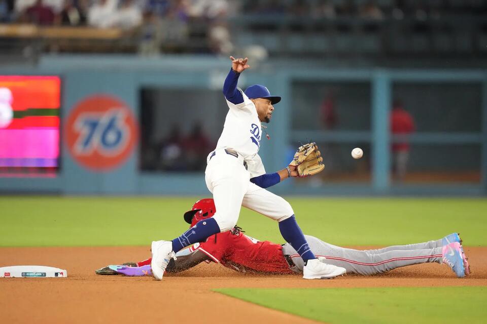 Mookie Betts’ move to shortstop is changing the Dodgers