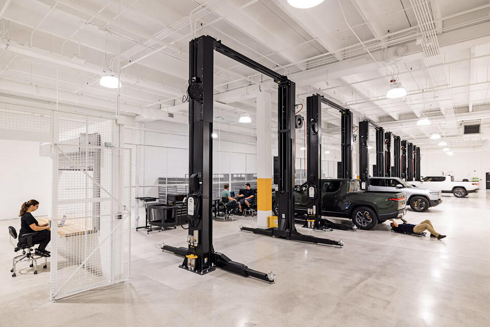 Rivian R1T: When Your Dream Truck Turns Into a Tech Headache