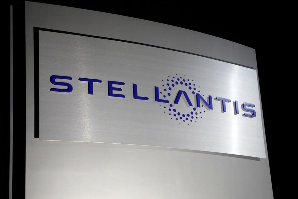 Rear-View Camera Fail: Stellantis Recall Drama
