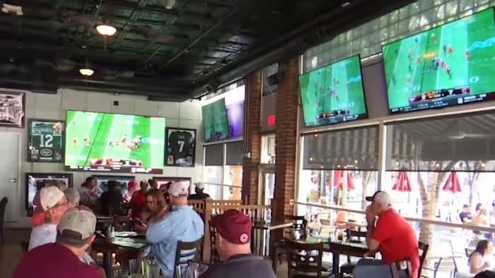 Roanoke Hokie fans pack bars for season kickoff