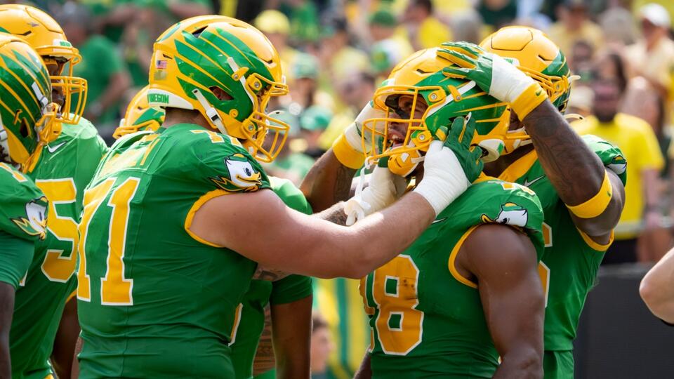 Oregon football shows off serious depth
