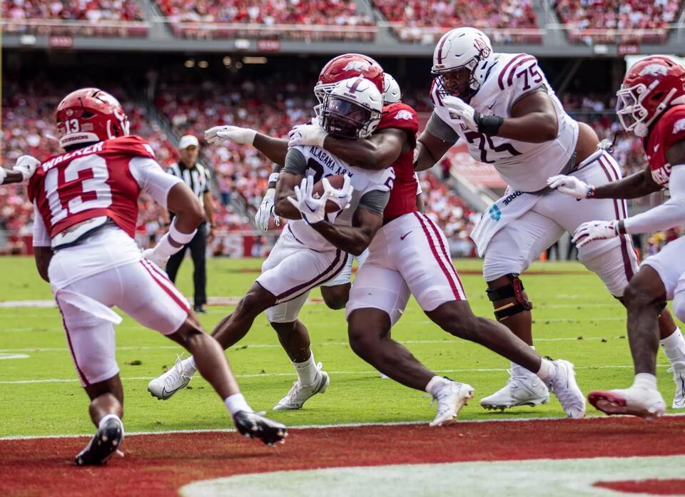 Bulldogs show grit but fall to Arkansas