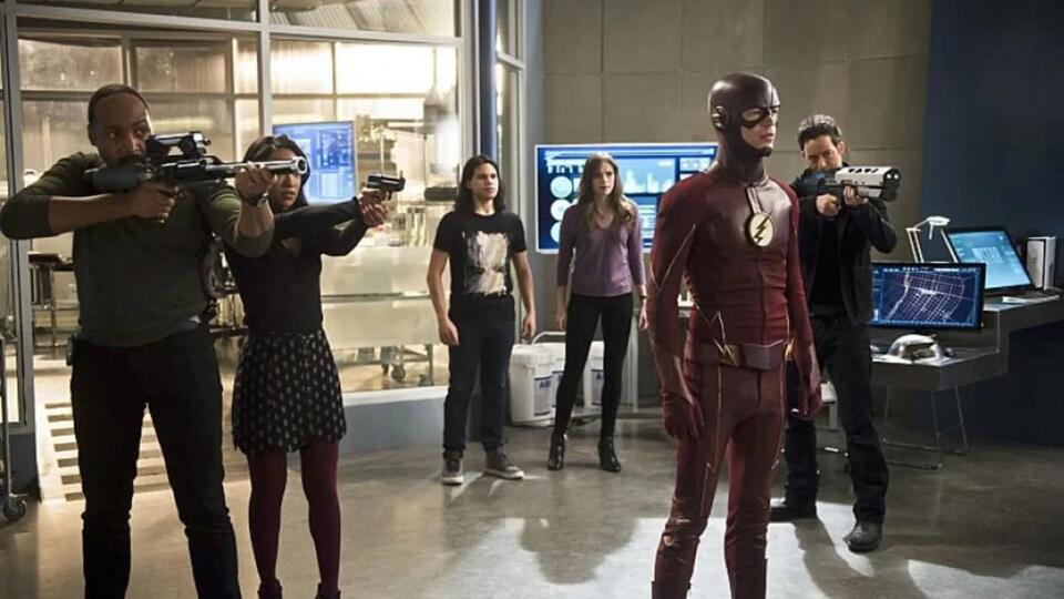 Arrowverse’s Flashpoint Twist?! 😱