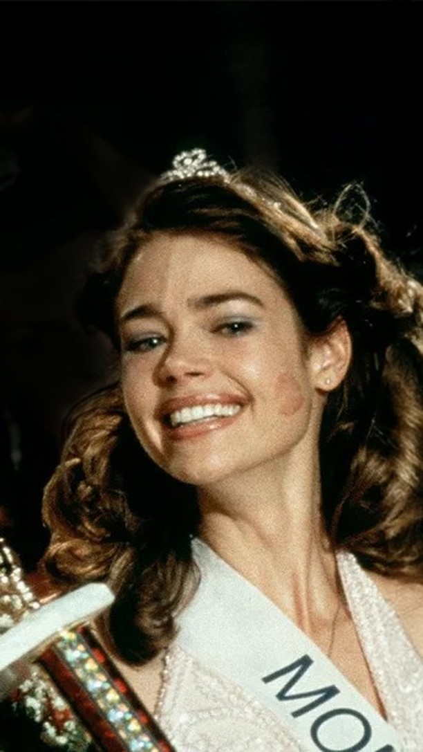 Denise Richards' 90s Comeback Stuns Fans 😍