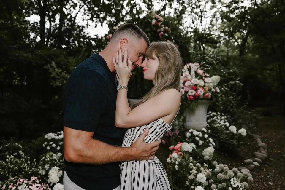 Taylor Swift’s Engagement Ring Designer Spills All