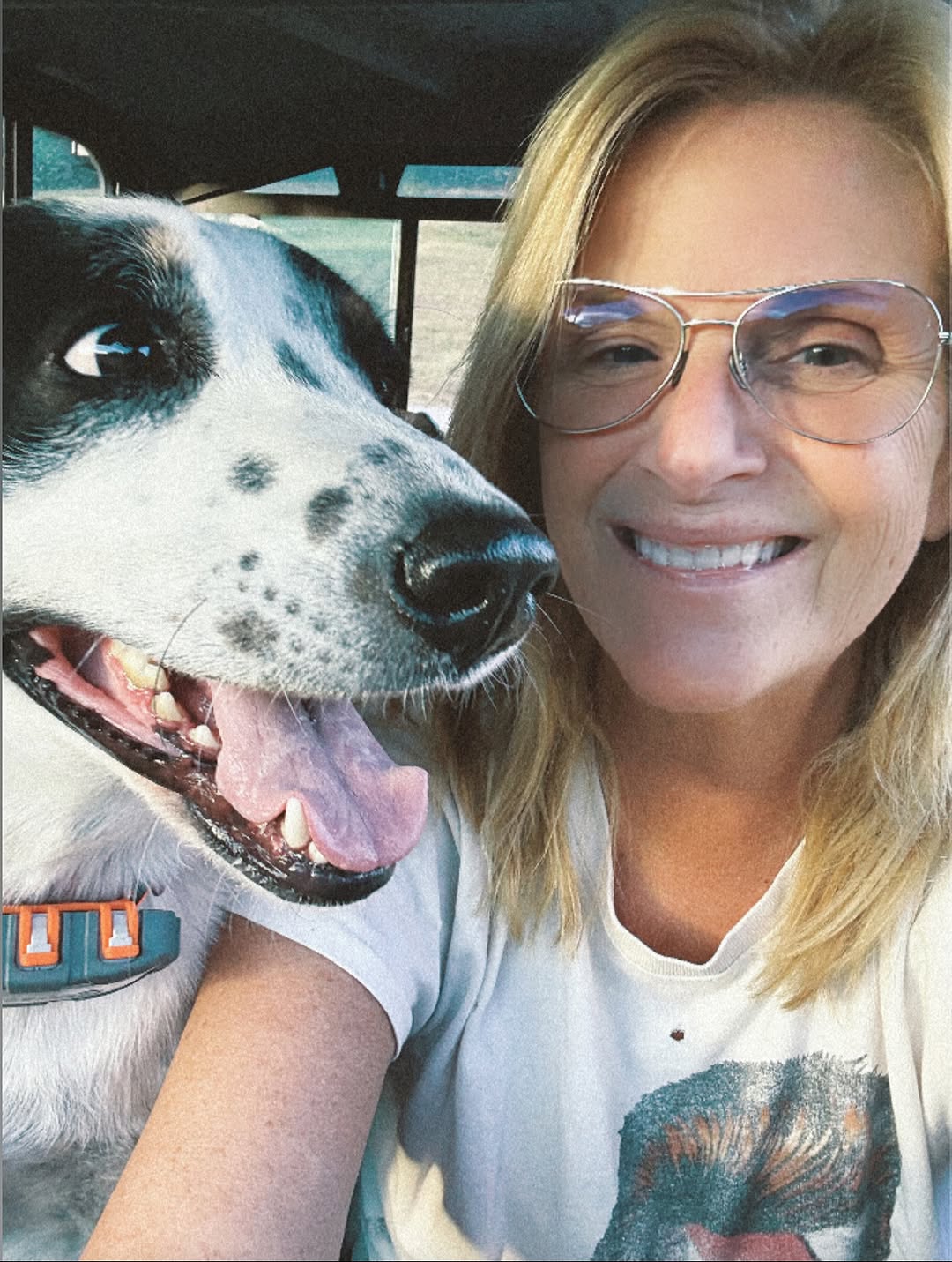 Trisha Yearwood’s Bare-Faced Selfie with Her Pup!