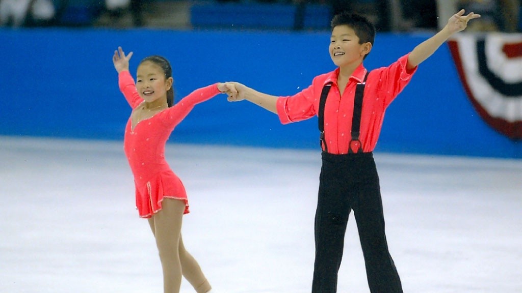 Found the World's Most In-Sync Brother and Sister
