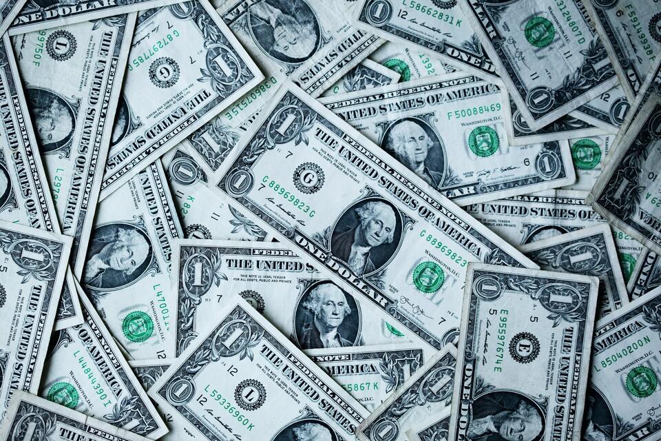 Buffett’s Last-Minute Stock Shopping Spree