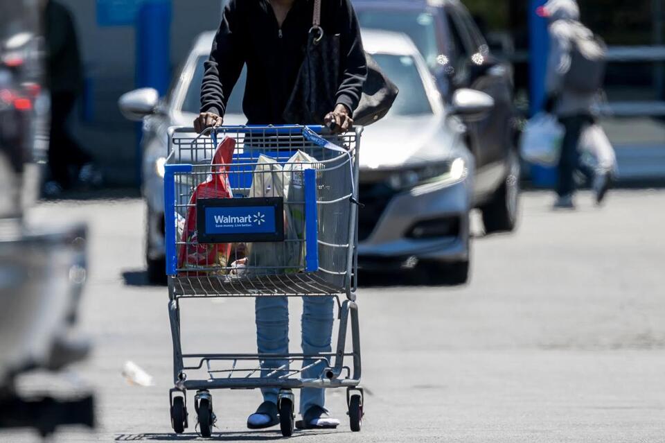 Walmart refund drama leaves shoppers divided