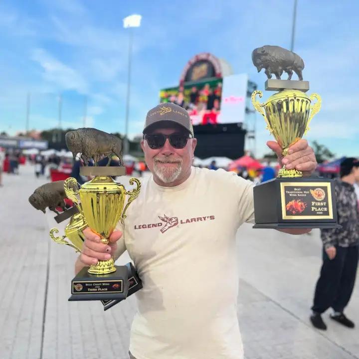 Legend Larry’s breaks records at Buffalo Wing Fest