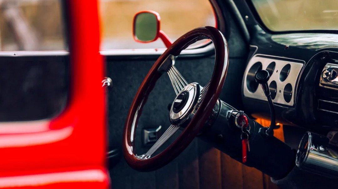 Those days we used to shift gears from the steering wheel 🤔