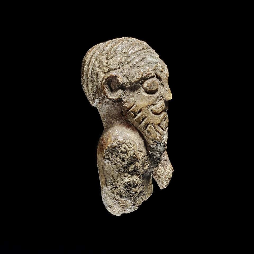 Viking King Game Piece Has Major Hairstyle Vibes 👑