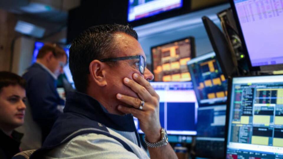 Why Stocks Dip Before Big Jobs News