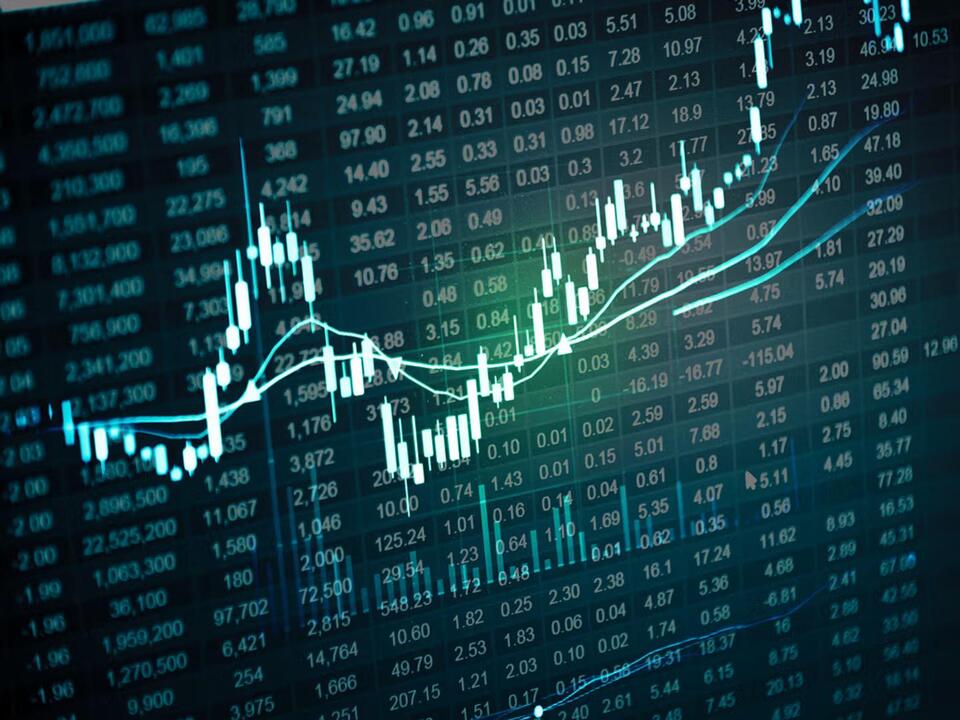 Altcoin Season Brewing? SOL, XRP & TRUMP in Focus