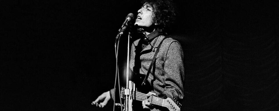 Dylan’s Mind Blown by Hendrix’s Cover 🤯