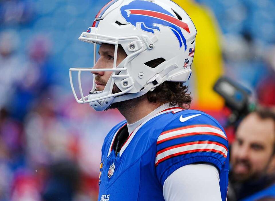 Josh Allen’s gold patch: Bills’ MVP gets new NFL honor