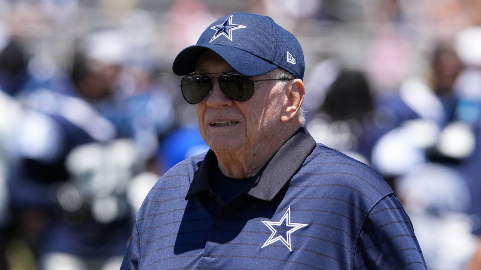 Jerry fumbles the bag with Micah Parsons